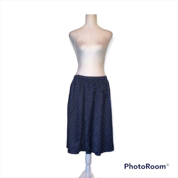 5/$25 Forever 21 Contemporary Navy Blue Hip Pleat Skirt Size Medium - Picture 1 of 5